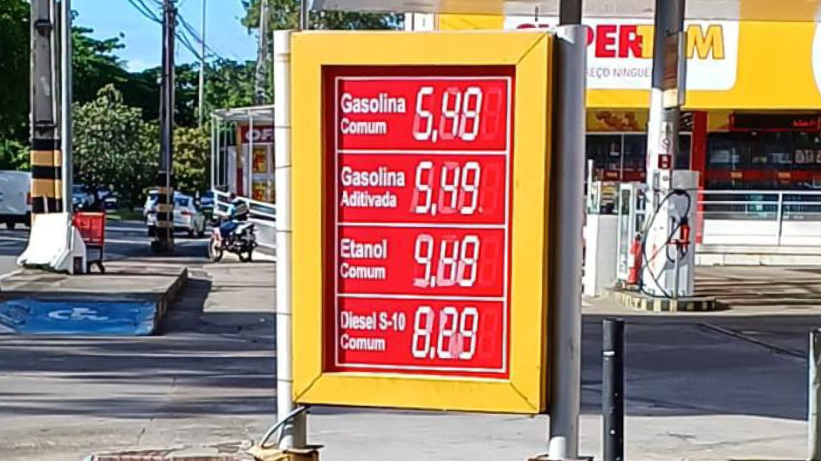 Cartaz de posto de gasolina