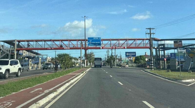 Avenida Tancredo Neves será parcialmente interditada devido à obra na passarela do Detran/SE