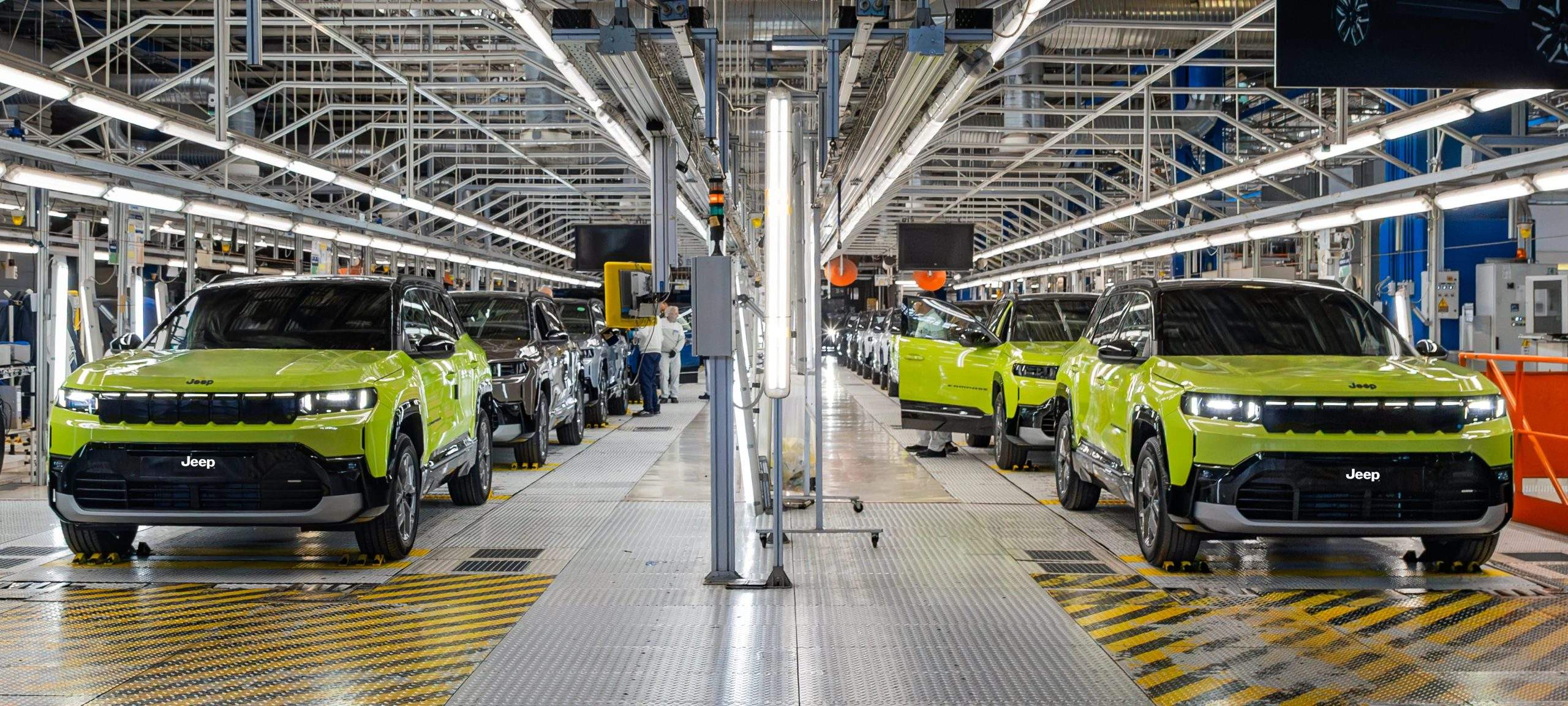 Stellantis revê planos para veículos elétricos e amarga prejuízo de R$ 153,9 bilhões em 2025 - Imagem do artigo