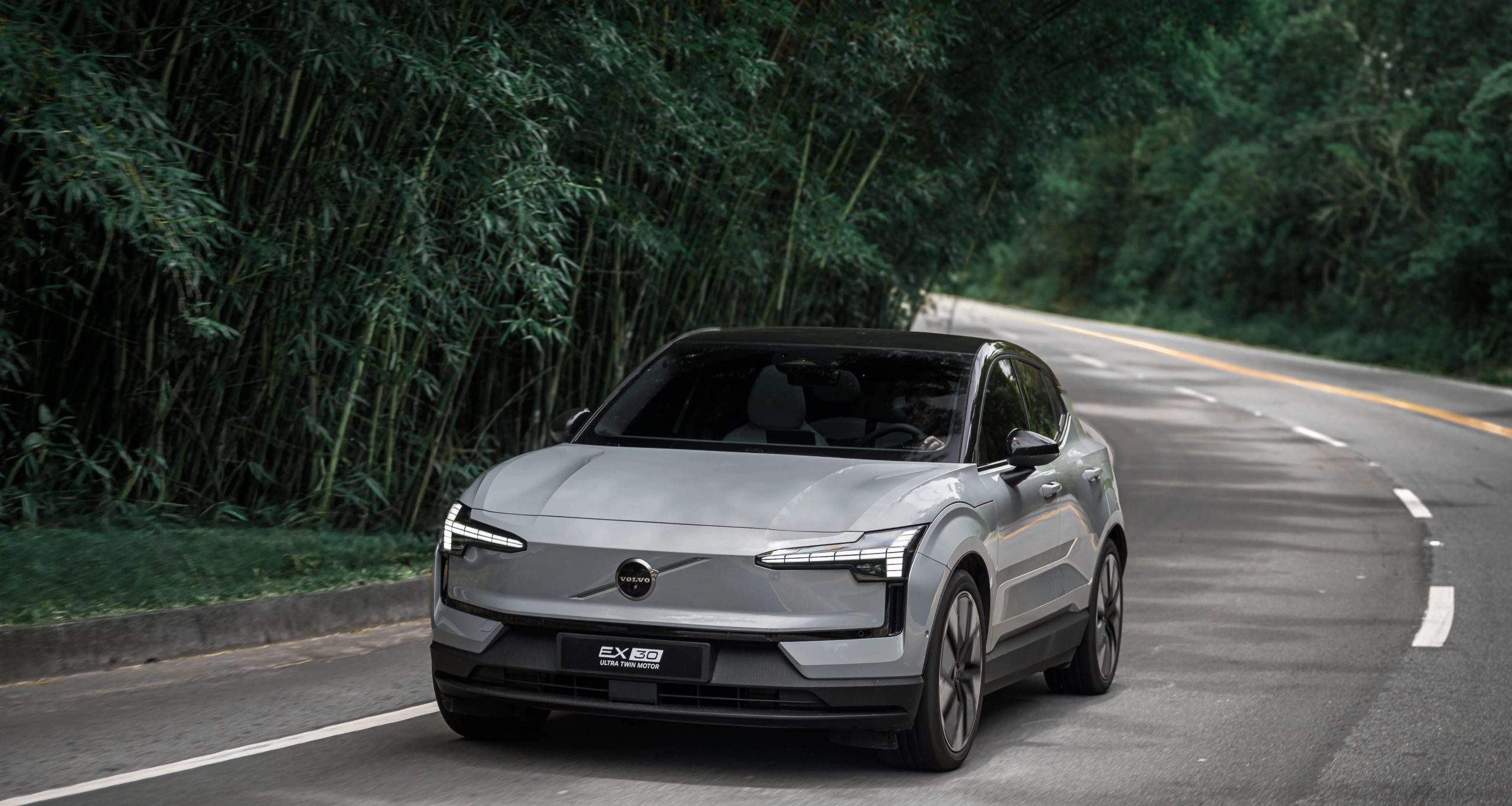 Volvo EX30 Ultra Twin Motor estreia no Brasil com 428 cv e fora do recall de bateria - Imagem do artigo