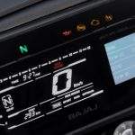 Bajaj Dominar 400 2027 recebe pacote eletrônico e painel colorido; preço R$ 27.490