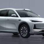 Geely EX5 ganha tração traseira, 333 cv e porta-malas dianteiro