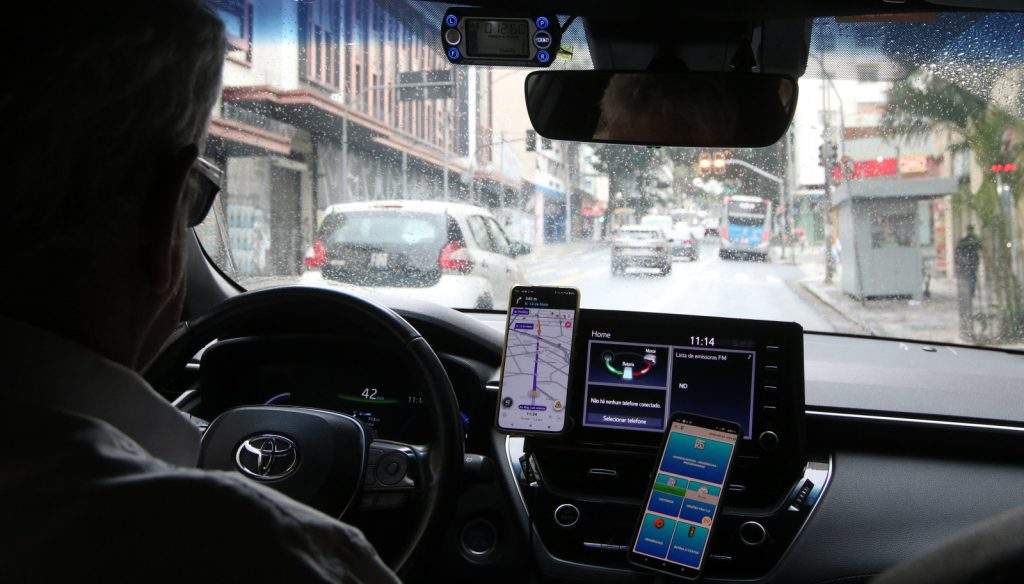 Governo corta exigência para motoristas no programa Move Brasil