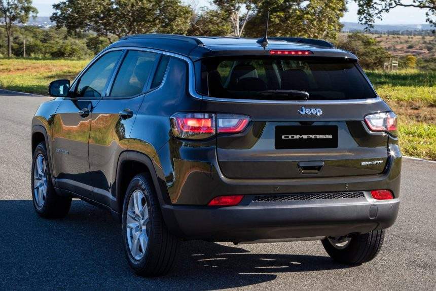 Jeep corta até R$22 mil e vende Compass Sport 2026 por R$147.990
