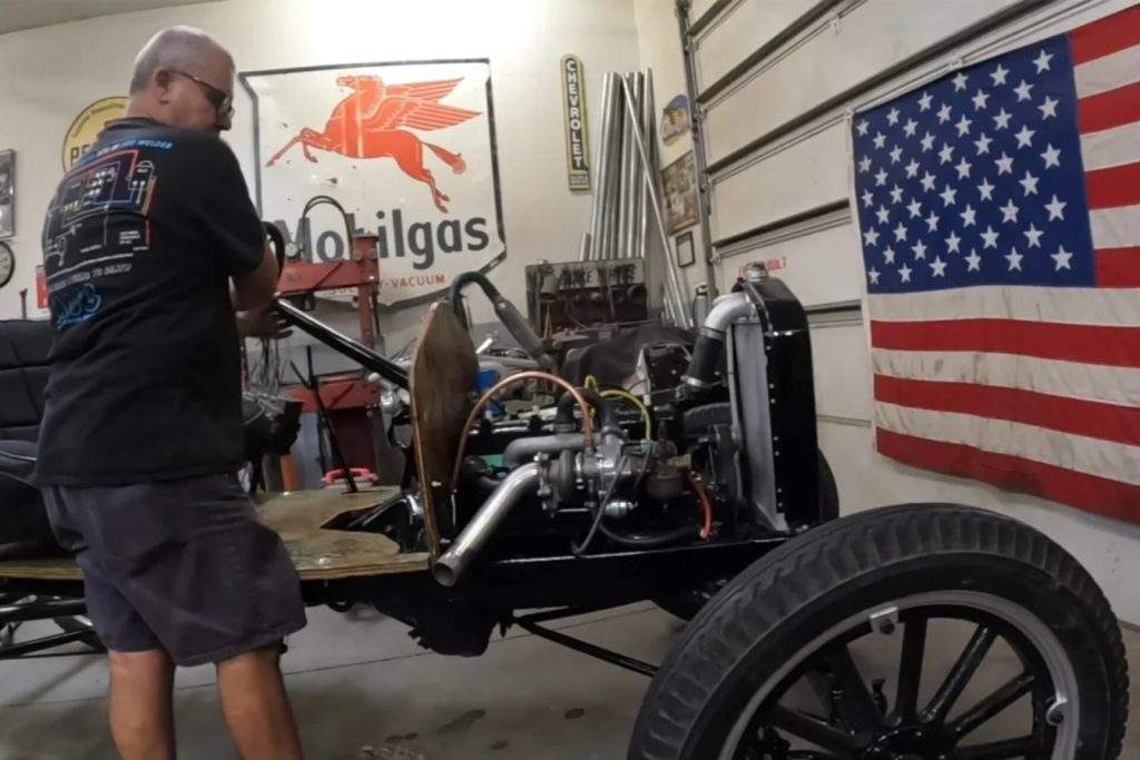 Mecânico turbinou Ford Model T de 1908 e atingiu 45 km/h