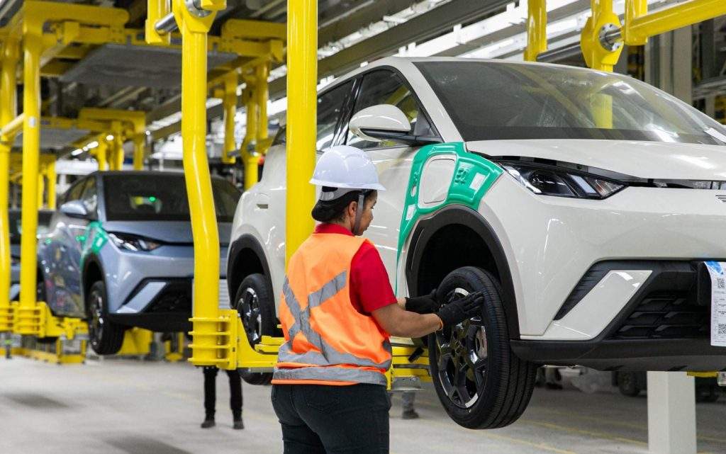 Vendas de carros disparam, mas montadoras nacionais perdem espaço